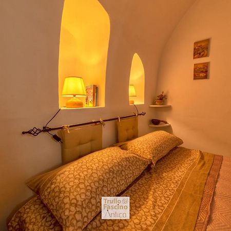 Trullo Dal Fascino Antico Vila Locorotondo Exterior foto