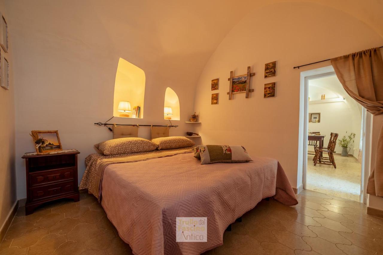 Trullo Dal Fascino Antico Vila Locorotondo Exterior foto