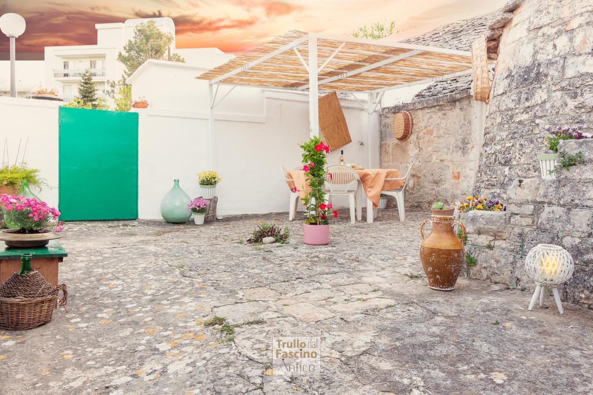 Trullo Dal Fascino Antico Vila Locorotondo Exterior foto